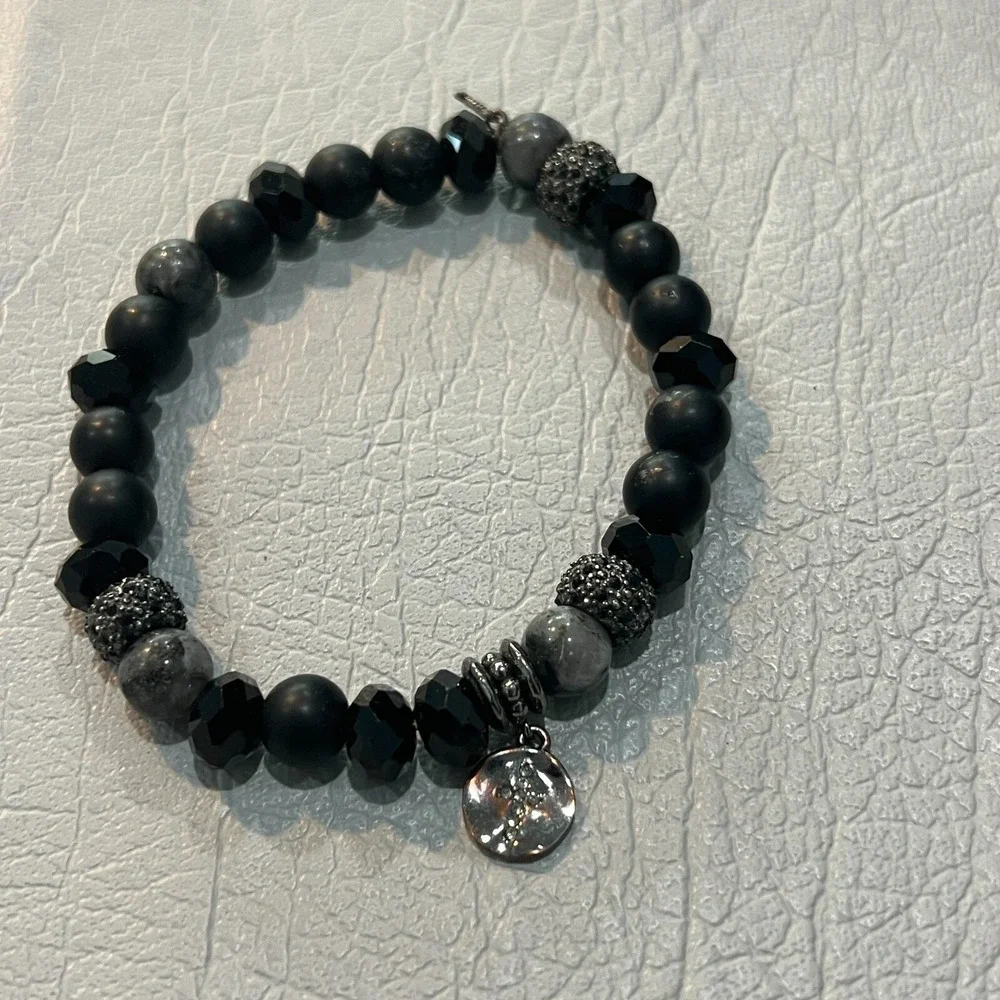 Black Beaded Stretch Bracelet Gray and Silver Tone‎ Accents Cross Bead